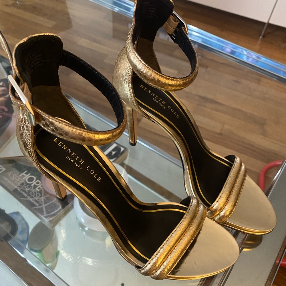 Kenneth Cole gold open toe sandals